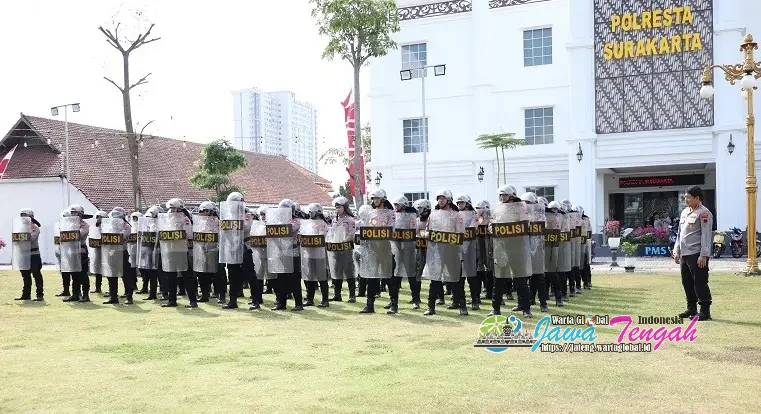 Hadapi Gangguan Kamtibmas, Polresta Surakarta Gelar Latkatpuan Dalmas