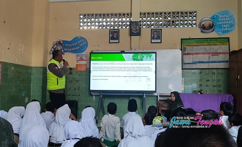Polisi Edukasi Bahaya Bullying kepada Siswa SD Muhammadiyah 13, Tanamkan Budaya Saling Menghormati