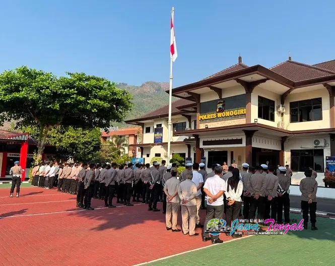 Pimpin Apel Pagi, Wakapolres Wonogiri: Tingkatkan Pelayanan Humanis untuk Jaga Kepercayaan Masyarakat terhadap Polri Pimpin Apel Pagi, Wakapolres Wonogiri: Tingkatkan Pelayanan Humanis untuk Jaga Kepercayaan Masyarakat terhadap Polri