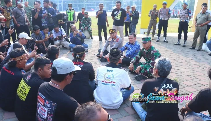 Plt Bupati Sukirman Apresiasi Aksi Damai LSM Forlindo Jaya, Ajak Ormas Bersinergi Membangun Pekalongan Plt Bupati Sukirman Apresiasi Aksi Damai LSM Forlindo Jaya, Ajak Ormas Bersinergi Membangun Pekalongan