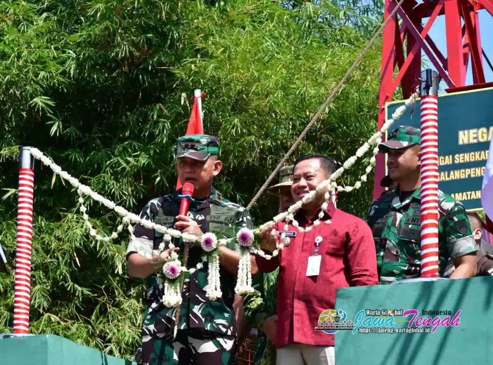 Pangdam IV/Diponegoro Resmikan Jembatan Gantung Garuda, Plt Bupati Pekalongan Sukirman Ajak Masyarakat Jaga dan Rawat Bersama