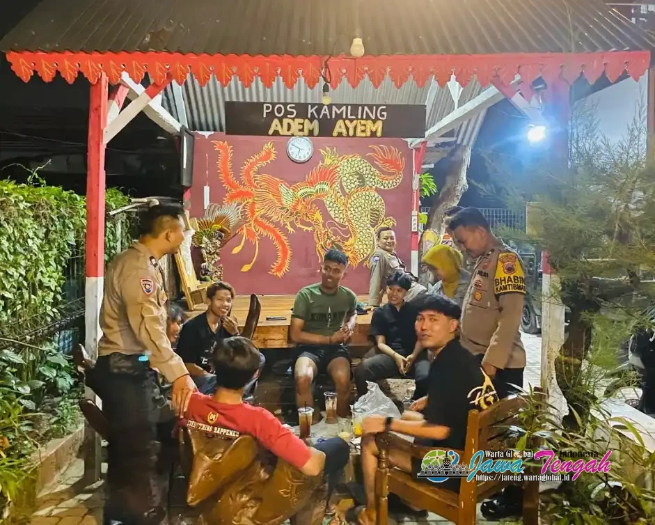 Ronda Malam Bersama Polda Jateng, Warga dan Bhabinkamtibmas Polres Pekalongan Kota Perkuat Sinergi Jaga Kamtibmas Ronda Malam Bersama Polda Jateng, Warga dan Bhabinkamtibmas Polres Pekalongan Kota Perkuat Sinergi Jaga Kamtibmas